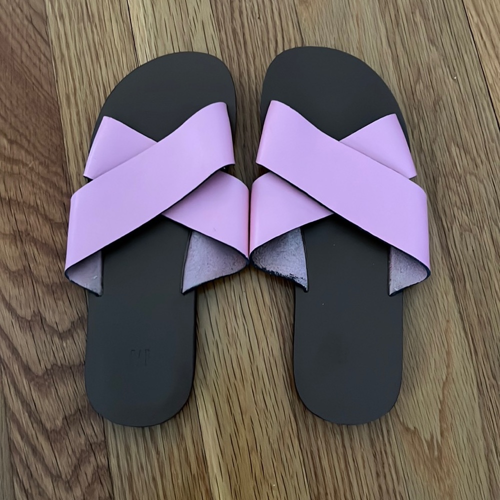 Gap Coral Pink Cross strap Slides